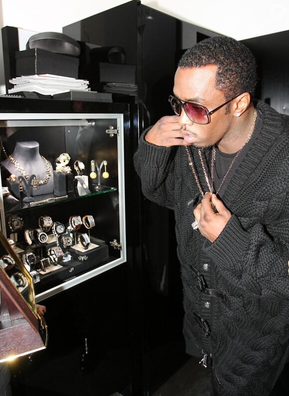 P. Diddy dans la boutique Edouard Nahum à Paris, le 4 mars 2010