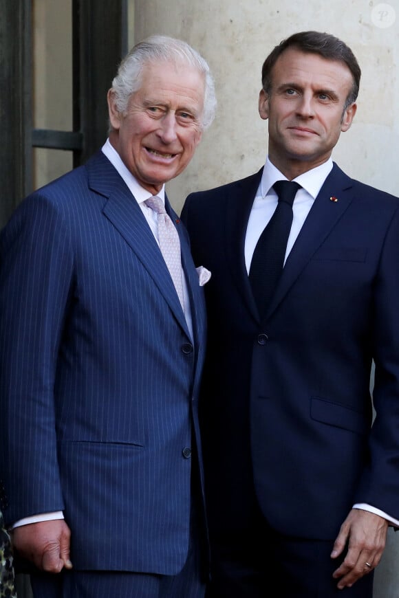 Une histoire que le Souverain n'est pas près d'oublier... 
Le roi Charles III d'Angleterre, le président Emmanuel Macron - Le président de la République et sa femme ont reçu le roi et la reine consort au palais de l'Elysée à Paris le 21 septembre 2023. © Stéphane Lemouton / Bestimage 