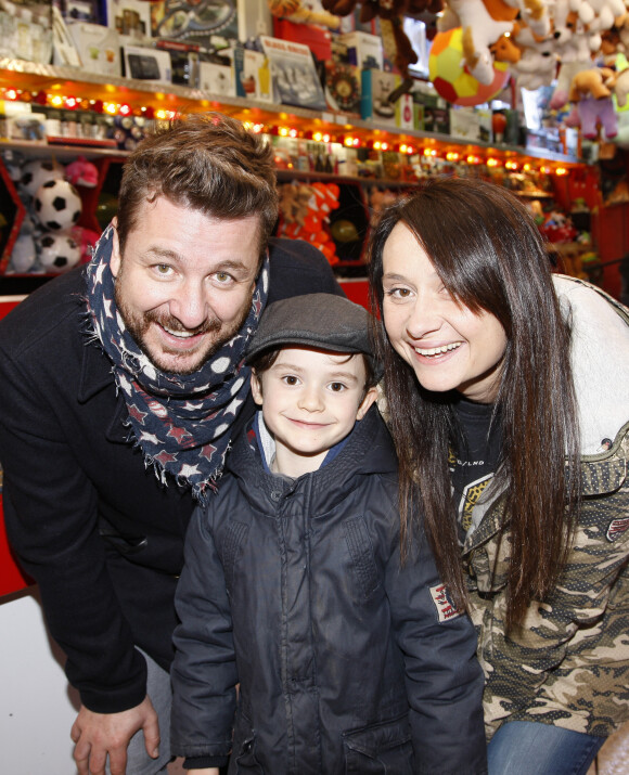 Bruno Guillon, sa femme Marion et leur fils Anatole - Soirée d'ouverture de la "Foire du Trône" au profit de l'association "Secours populaire" à Paris le 27 mars 2015.