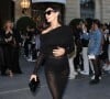 Un show pour lequel elle s'est dévoilée dans une robe transparente 
Demi Moore à la sortie de son hôtel Le Ritz pour se rendre au défilé Saint Laurent à Paris lors de la Fashion Week. Mardi 26 septembre 2023