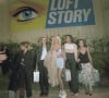 En effet, une série TV Prime Vidéo, "Trash", va être adaptée de la première saison de Loft Story.
En France, à la Plaine-Saint-Denis, Kenza BRAIGA, Delphine CASTEX, Loana PETRUCCIANI, Julie DEMME et Laure DE LATTRE lors de l'émission Loft Story le 26 avril 2001.