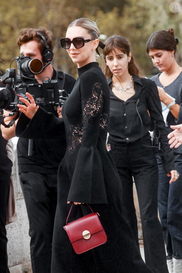 Vanessa Kirby - Arrivées au défilé Chloé prêt à porter femme Printemps/Été 2024 lors de la Fashion Week de Paris (PFW), au Palais de Tokyo, à Paris, France, le 28 septembre 2023. © Christophe Clovis/Bestimage 