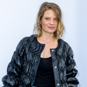 Mélanie Thierry a porté un jean baggy
Mélanie Thierry au photocall du défilé Chloé prêt à porter femme Printemps/Été 2024 lors de la Fashion Week de Paris (PFW), au Palais de Tokyo, à Paris, France, le 28 septembre 2023. © Olivier Borde/Bestimage 