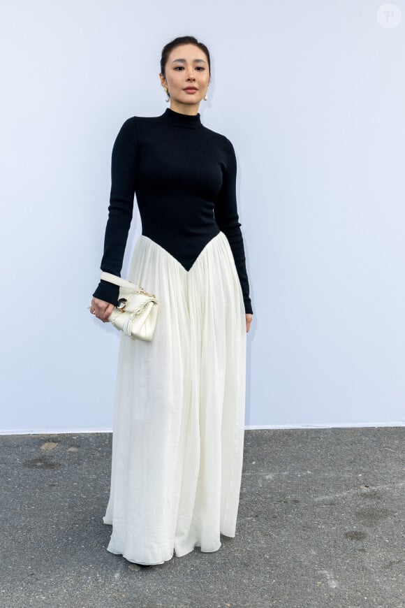 Gao Ye au photocall du défilé Chloé prêt à porter femme Printemps/Été 2024 lors de la Fashion Week de Paris (PFW), au Palais de Tokyo, à Paris, France, le 28 septembre 2023. © Olivier Borde/Bestimage 