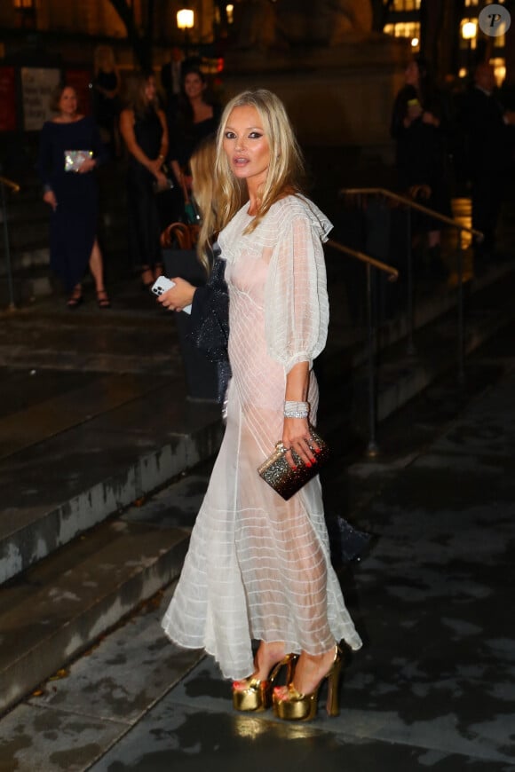 Kate Moss, dans une tenue transparente, faisait partie des invitées.
Kate Moss - Soirée organisée par la Clooney Foundation for Justice, les Albies Awards 2023, à New York le 28 septembre 2023