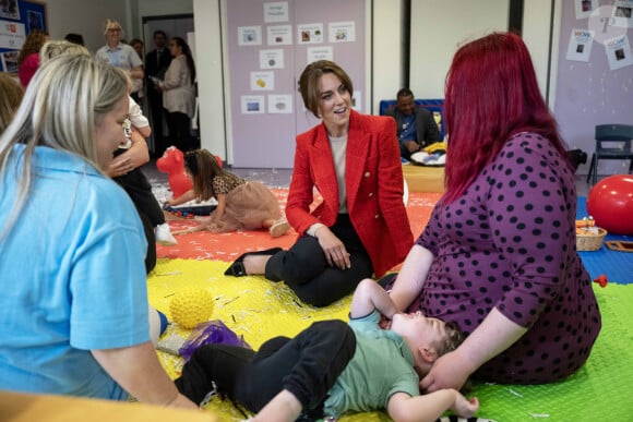 Mais elle ne peut pas être partout. C'est pourquoi elle vient d'annuler sa venue à Singapour.
Catherine (Kate) Middleton, princesse de Galles se rend au centre éducatif Orchards de Milton Regis à Sittingbourne le 27 septembre 2023.