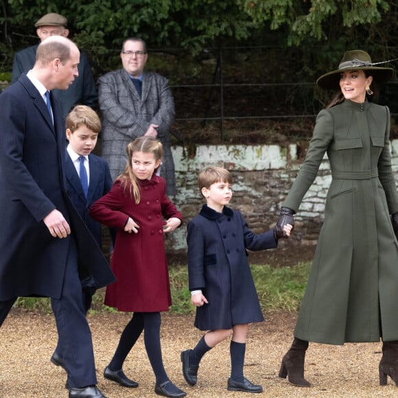 Le prince William, prince de Galles, Catherine (Kate) Middleton, princesse de Galles, le prince George de Galles, la princesse Charlotte de Galles, et le prince Louis de Galles - La famille royale d'Angleterre assiste au service religieux de Noël à l'église St Mary Magdalene à Sandringham, Norfolk, Royaume Uni, le 25 décembre 2022.