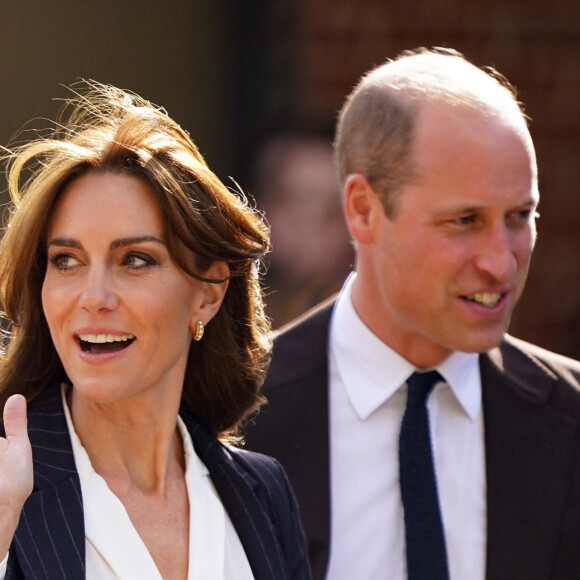 Le prince William, prince de Galles, et Catherine (Kate) Middleton, princesse de Galles, quittent le pavillon Grange à Cardiff, le 3 octobre 2023. L'objectif est de rencontrer des membres des aînés de Windrush Cymru, de Black History Cymru 365 et du Forum des jeunes des minorités ethniques du Pays de Galles, et entendre parler de la contribution de la génération Windrush à la Communauté galloise et découvrir comment les jeunes membres d'une minorité ethnique créent un changement positif au Pays de Galles. 