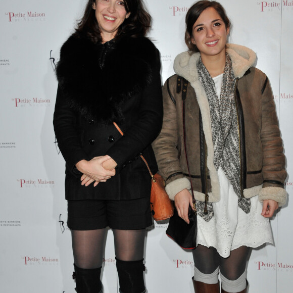 Zabou Breitman et sa fille Anna - Inauguration du restaurant 'La Petite Maison de Nicole' a l'hotel Fouquet's Barriere a Paris le 21 Janvier 2013.