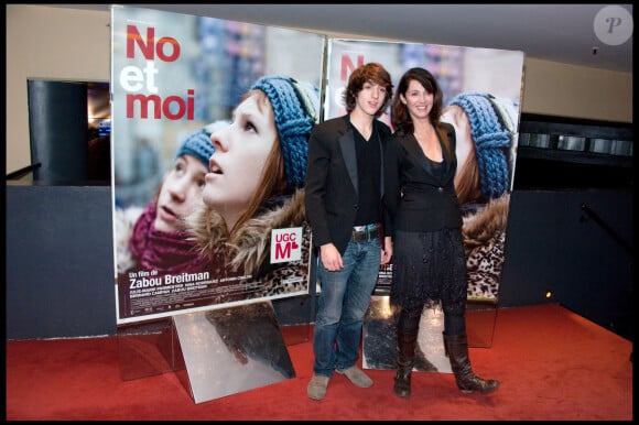 Zabou Breitman et son fils Antonin Chalon lors de la première du film No et moi