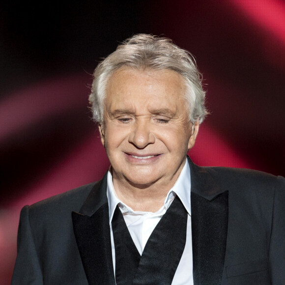 Exclusif - No Web No Blog - Michel Sardou - Enregistrement de l'émission "Dernier Show" de Michel Sardou, qui sera diffusée le 21 octobre en prime time sur France 2, au Palais des Sports à Paris. Le 12 septembre 2017 Après 50 ans de carrière en tant que chanteur, Michel Sardou a décidé d’arrêter la chanson pour se consacrer au théâtre. Celui qui a vendu plus de 100 millions de disques, a accepté que France 2 lui dédie une émission spéciale qui sera son tout dernier show de variétés à la télévision, le samedi 21 octobre 2017 à 20h55. Sur la scène du Dôme de Paris (Palais des sports), Michel Sardou co-présentera ce dernier show avec Stéphane Bern et recevra de nombreux artistes pour reprendre en live avec lui ses plus grands succès, accompagnés d’un grand orchestre de 30 musiciens. © Pierre Perusseau / Bestimage  No Web No Blog pour Belgique et Suisse 