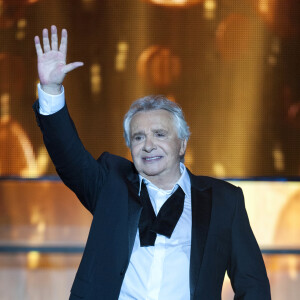 Exclusif - No Web No Blog - Michel Sardou - Enregistrement de l'émission "Dernier Show" de Michel Sardou, qui sera diffusée le 21 octobre en prime time sur France 2, au Palais des Sports à Paris. Le 12 septembre 2017 Après 50 ans de carrière en tant que chanteur, Michel Sardou a décidé d’arrêter la chanson pour se consacrer au théâtre. Celui qui a vendu plus de 100 millions de disques, a accepté que France 2 lui dédie une émission spéciale qui sera son tout dernier show de variétés à la télévision, le samedi 21 octobre 2017 à 20h55. Sur la scène du Dôme de Paris (Palais des sports), Michel Sardou co-présentera ce dernier show avec Stéphane Bern et recevra de nombreux artistes pour reprendre en live avec lui ses plus grands succès, accompagnés d’un grand orchestre de 30 musiciens. © Pierre Perusseau / Bestimage  No Web No Blog pour Belgique et Suisse 