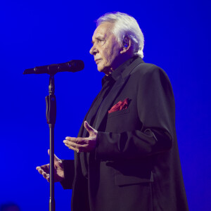Michel Sardou est remonté sur scène !
Michel Sardou lors de son concert à Rouen pour la tournée "Je me souviens d'un adieu"