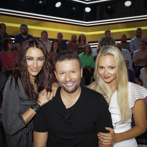 Exclusif - Delphine Wespiser, Raymond Aabou, Béatrice Rosen - Sur le plateau de l'émission TPMP (Touche Pas à Mon Poste) présentée en direct par C.Hanouna et diffusée sur C8 - Paris le 14/09/2022 - © Jack Tribeca / Bestimage 