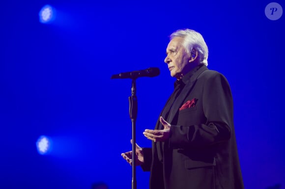 Le 3 octobre 2023, le chanteur a retrouvé son micro, sur la scène du Zénith de Rouen.
Michel Sardou lors de son concert à Rouen pour la tournée "Je me souviens d'un adieu".