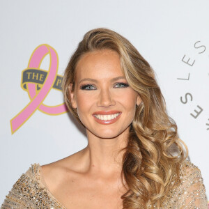 Amandine Petit (Miss France 2021) - Photocall du 4ème gala de charité de l'association "Les Bonnes Fées" à l'occasion de la campagne mondiale "Octobre Rose" à l'hôtel Peninsula, Paris le 5 octobre 2023. © Coadic Guirec/Bestimage