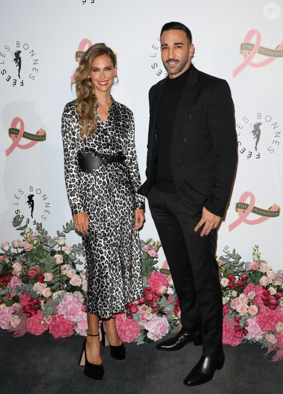 Ophélie Meunier et Adil Rami - Photocall du 4ème gala de charité de l'association "Les Bonnes Fées" à l'occasion de la campagne mondiale "Octobre Rose" à l'hôtel Peninsula, Paris le 5 octobre 2023. © Coadic Guirec/Bestimage