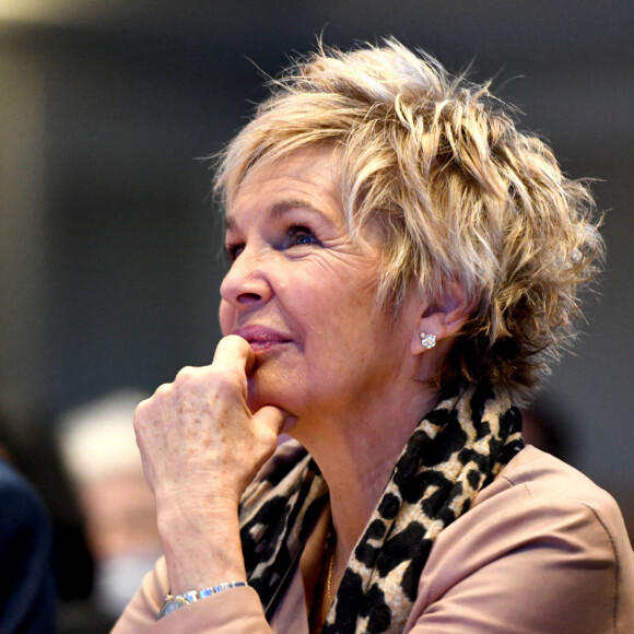 Véronique Jannot durant la 25eme édition de l'élection de Super Mamie France 2021 au Palais de la Méditerranée à Nice, le 21 novembre 2021.