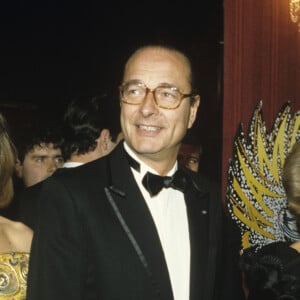 En effet, elle s'est occupée de son père, Jacques Chirac également.
En France, à Paris, lors du gala de l'Association des Artistes contre le SIDA organisé par L.Renaud au Paradis Latin, Claude Chirac, son père Jacques Chirac et sa mère Bernadette Chirac. Décembre 1985 © Michel Croizard via Bestimage 