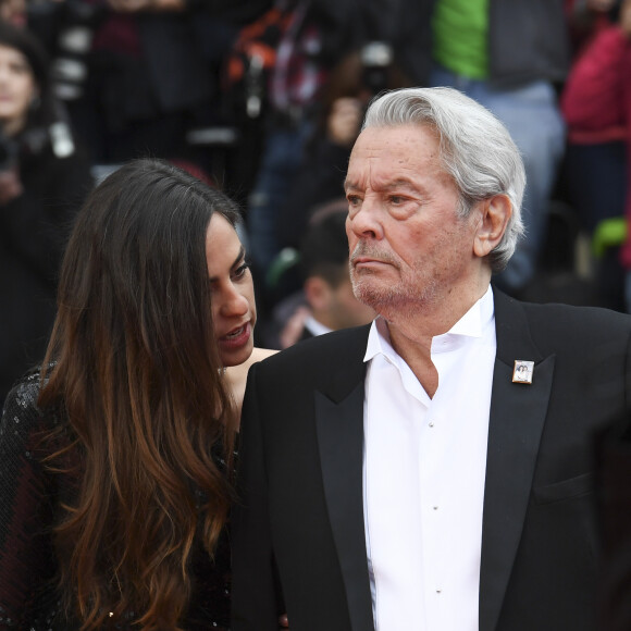 Très proche de son père, elle a rétabli sa vérité concernant l'affaire Hiromi Rollin
Alain Delon et sa fille Anouchka Delon - Montée des marches du film "A Hidden Life" lors du 72ème Festival International du Film de Cannes, le 19 mai 2019. 