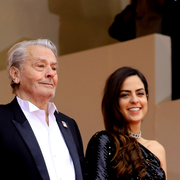 Alain Delon (avec un badge Paris Match d'une ancienne couverture du magazine titrant "Alain Delon, mes deux amours, Rosalie et Anouchka) et sa fille Anouchka Delon (Robe Elie Saab) - Montée des marches du film "A Hidden Life" lors du 72ème Festival International du Film de Cannes. Le 19 mai 2019 © Jacovides-Moreau / Bestimage 