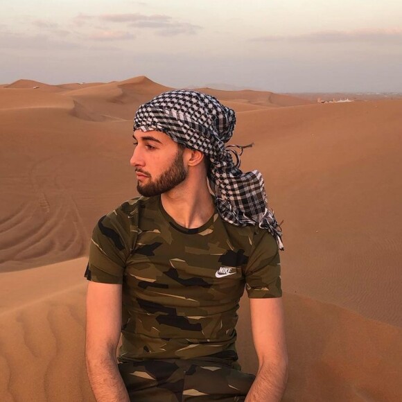 "Ceux qui me demandent pourquoi j'ai commencé, pour vous répondre honnêtement, je n'arrivais plus à me regarder dans une glace. Sur la deuxième photo, je pesais 60kg, c'était il y'a 2 ans...", a-t-il expliqué en légende.
Tarek Benattia dévoile sa transformation sur Instagram.