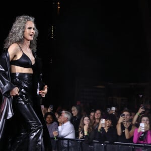 Andie MacDowell - Front row- "Le Défilé - Walk Your Worth" de L'Oréal lors de la Fashion Week sous la Tour Eiffel à Paris le 1er octobre 2023. © Olivier Borde - Bertrand Rindorff/Bestimage 