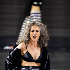 Andie MacDowell - "Le Défilé - Walk Your Worth" de L'Oréal lors de la Fashion Week sous la Tour Eiffel à Paris le 1er octobre 2023. © Olivier Borde - Bertrand Rindorff / Bestimage 