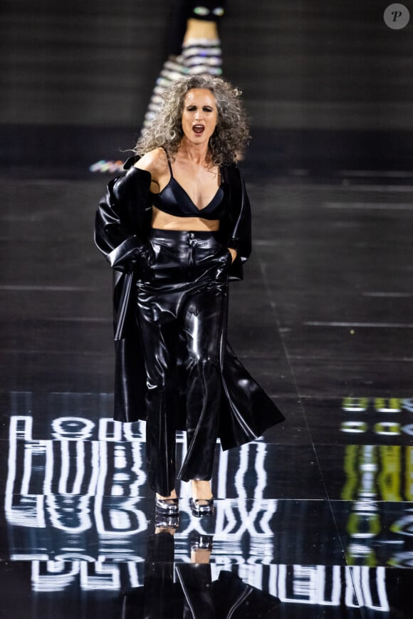 Andie MacDowell - "Le Défilé - Walk Your Worth" de L'Oréal lors de la Fashion Week sous la Tour Eiffel à Paris le 1er octobre 2023. © Olivier Borde - Bertrand Rindorff / Bestimage 