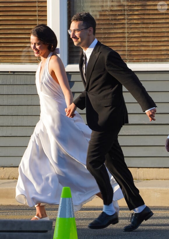 Jack Antonoff et Margaret Qualley après leur mariage à Beach Haven, New Jersey. J