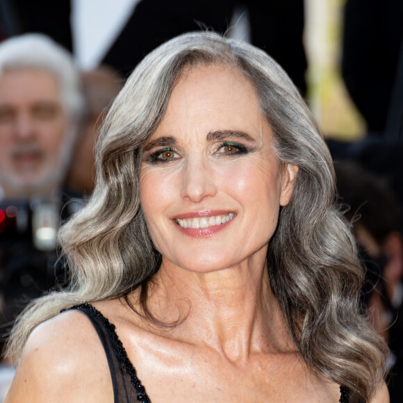 Andie MacDowell - Montée des marches du film " The Old Oak " lors du 76ème Festival International du Film de Cannes, au Palais des Festivals à Cannes. Le 26 mai 2023 © Jacovides-Moreau / Bestimage 