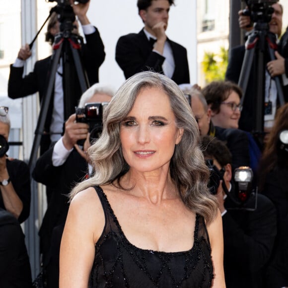 Andie MacDowell - Montée des marches du film " The Old Oak " lors du 76ème Festival International du Film de Cannes, au Palais des Festivals à Cannes. Le 26 mai 2023 © Jacovides-Moreau / Bestimage 