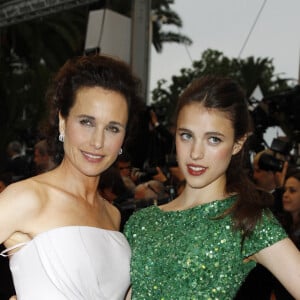 Andie MacDowell et sa fille Margaret Qualley - Montée des marches du film Thérèse Desqueyroux pour la cérémonie de cloture du 65ème festival de Cannes, le 27 mai 2012.