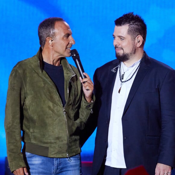 Exclusif - Aurélien Vivos et Nikos Aliagas - Enregistrement de l'émission "Tous avec les bleus, le concert événement", diffusée en direct sur TF1 le 12 octobre 2023. © Cyril Moreau-Veeren / Bestimage