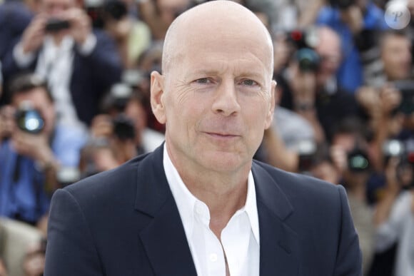 Une série culte des années 80, qui est son idée et dans laquelle jouait Bruce Willis.
Bruce Willis - Photocall du film "Moonrise Kingdom" au Festival de Cannes. 