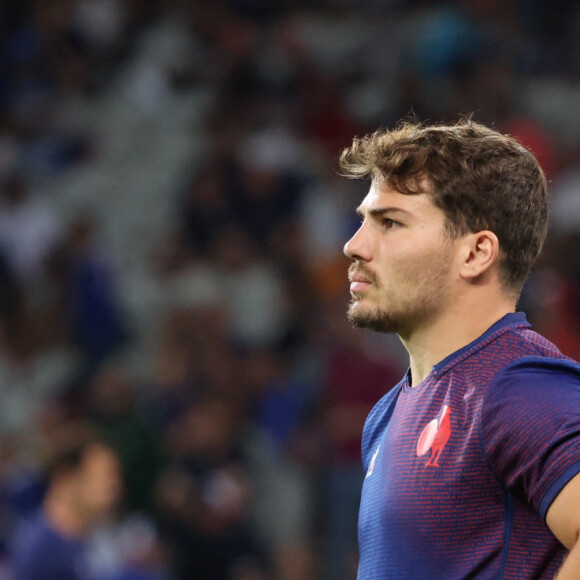 Il portera un casque sur la pelouse du Stade de France
Info - Antoine Dupont souffre d'une fracture mais reste au sein du XV de France - Antoine DUPONT (France)