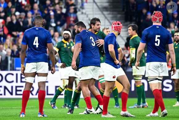 Ben O'Keeffe, l'arbitre néo-zélandais, est accusé d'avoir favorisé les joueurs sud-africains
 
Carton jaune de Ben O Keeffe ( arbitre ) - Coupe du Monde de Rugby France 2023 - Match de quart de finale "France-Afrique du Sud (28-29)" au Stade de France à Saint-Denis 15 octobre 2023.