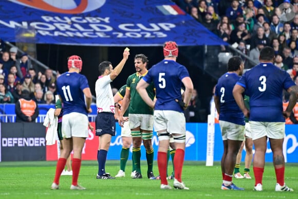 "La mafia anglo-saxonne de World Rugby a de beaux jours devant elle", lance un internaute
 
Carton jaune de Ben O Keeffe ( arbitre ) - Coupe du Monde de Rugby France 2023 - Match de quart de finale "France-Afrique du Sud (28-29)" au Stade de France à Saint-Denis 15 octobre 2023.