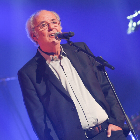Maxime Le Forestier - Les célébrités participent au concert caritatif des Coccinelles au Casino de Paris dans le cadre de la soirée " Ose " pour lutter contre la Neurofibromatose. L'objectif de cette soirée, mettre en lumière l'association Neurofibromatoses et Recklinghausen (A.N.R.) pour faire avancer la connaissance sur la maladie. L'association compte 1 200 adhérents en France et organise chaque année des événements sportifs et culturels. A Paris le 3 novembre 2018 © Guirec Coadic/Bestimage