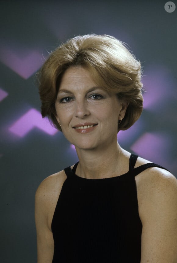 Archives - En France, à Paris, Nicole Courcel posant en juin 1975.