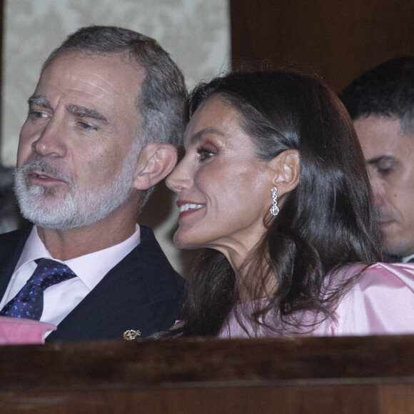 Le roi Felipe VI, la reine Letizia - La famille royale d'Espagne lors du traditionnel concert la veille de la cérémonie des "Princesa de Asturias Awards" à Oviedo. Le 19 octobre 2023 