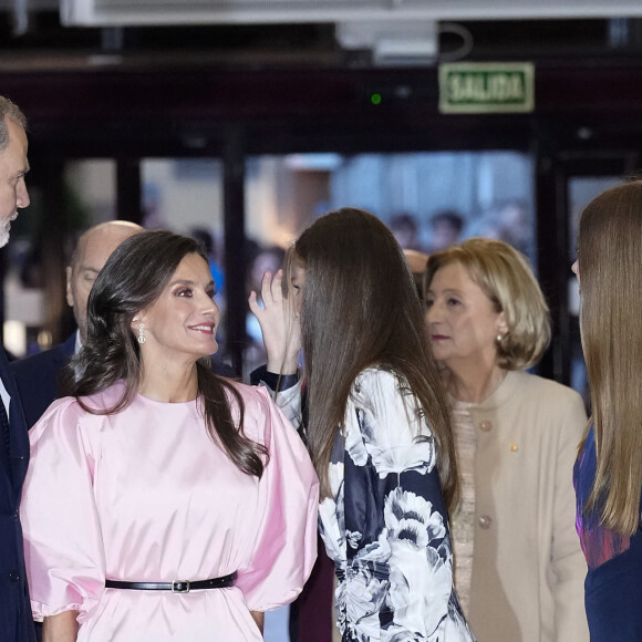 La princesse Leonor, le roi Felipe VI, la reine Letizia et la princesse Sofia - La famille royale d'Espagne lors du traditionnel concert la veille de la cérémonie des "Princesa de Asturias Awards" à Oviedo. Le 19 octobre 2023 