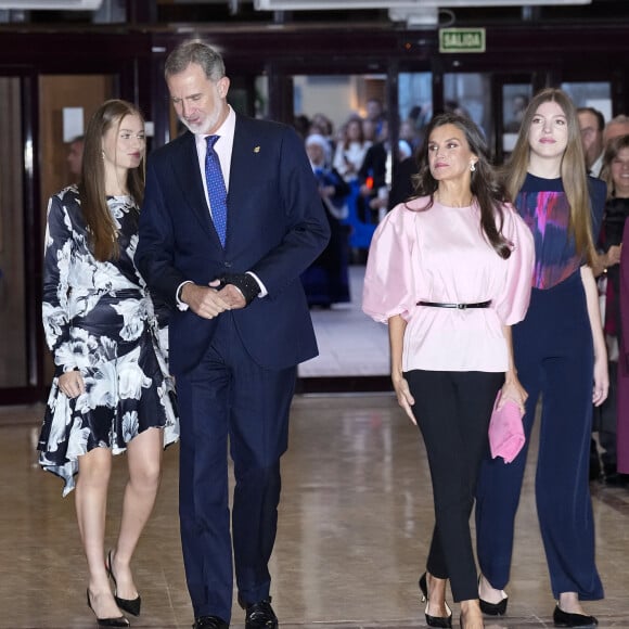 La princesse Leonor, le roi Felipe VI, la reine Letizia et la princesse Sofia - La famille royale d'Espagne lors du traditionnel concert la veille de la cérémonie des "Princesa de Asturias Awards" à Oviedo. Le 19 octobre 2023 