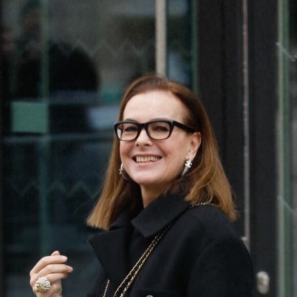 Carole Bouquet - Arrivées au défilé Chanel Haute Couture printemps / été 2023 lors de la fashion week à Paris le 24 janvier 2023. © Christophe Clovis / Veeren / Bestimage 