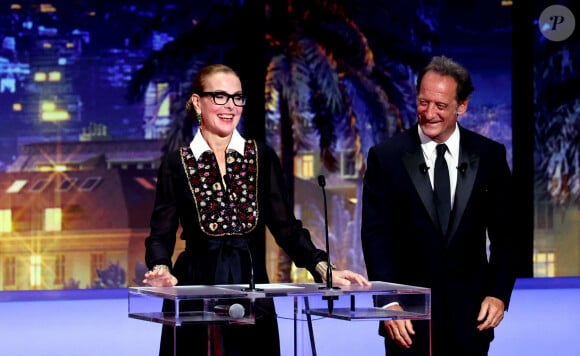 Carole Bouquet, Vincent Lindon (Président du jury) - Cérémonie de clôture du 75ème Festival International du Film de Cannes. Le 28 mai 2022 © Borde-Jacovides / Bestimage 