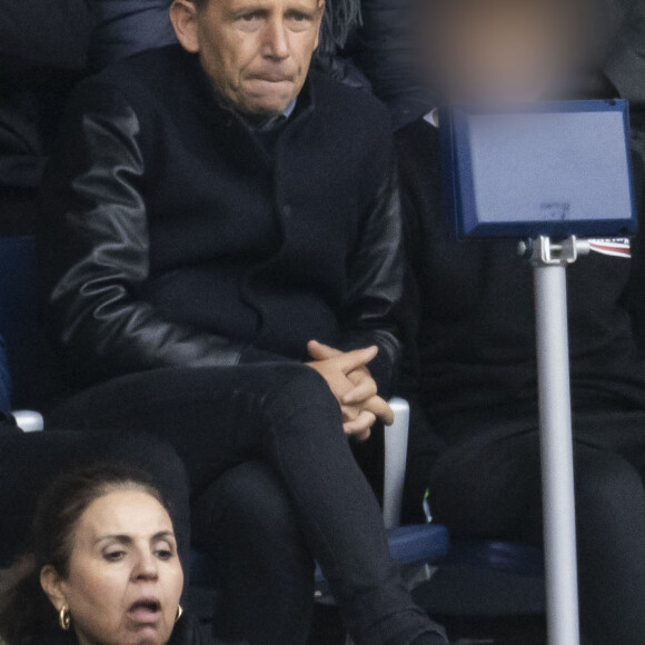 Daniel Riolo en tribunes lors du match de football Ligue 1 Uber Eats opposant le Paris Saint-Germain (PSG) au Racing Club de Strasbourg Alsace (RCSA) au Parc des Princes à Paris, France, le 21 octobre 2023. Le PSG a gagné 3-0.