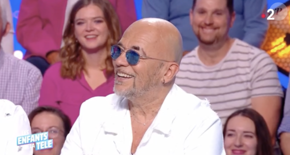 Laurence Boccolini reçoit Pascal Obispo, Philippe Risoli, Léa Salamé et Pascale Caverivière dans Les enfants de la télé sur France 2.