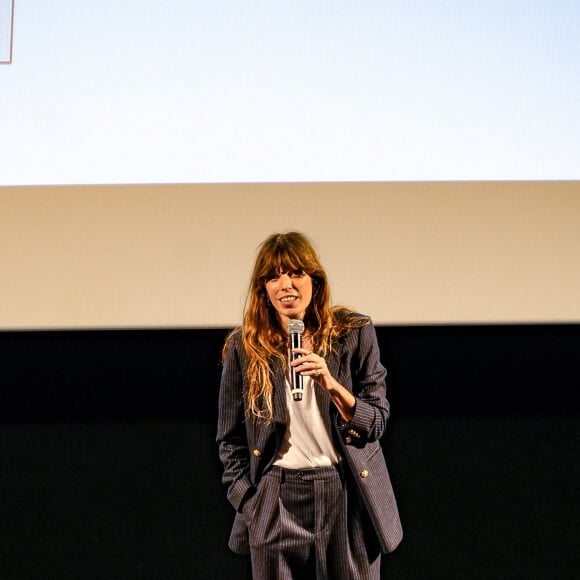 Lou Doillon présente le film "Boxes" réalisé par sa mère Jane Birkin lors du festival Lumière 2023 à Lyon le 22 octobre 2023. Comme sa mère était souvent absente, Lou raconte qu'elle portait ses t-shirt. Aujourd'hui, pour la présentation du film, elle en porte un de nouveau. © Sandrine Thesillat / Panoramic / Bestimage 