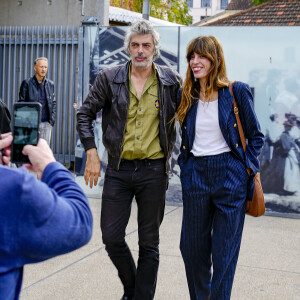 Ce moment particulier, Lou Doillon ne l'a pas affronté seule
Lou Doillon (et son compagnon Stéphane Manel) présente le film "Boxes" réalisé par sa mère Jane Birkin lors du festival Lumière 2023 à Lyon le 22 octobre 2023. © Sandrine Thesillat / Panoramic / Bestimage 