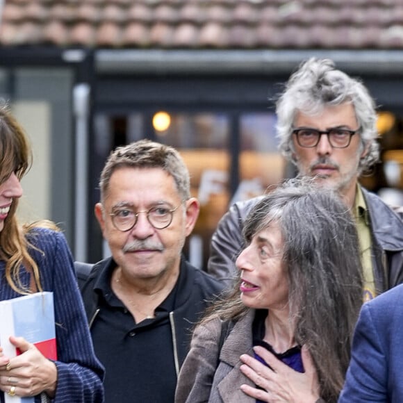 Ce moment particulier, Lou Doillon ne l'a pas affronté seule
Lou Doillon (et son compagnon Stéphane Manel) présente le film "Boxes" réalisé par sa mère Jane Birkin lors du festival Lumière 2023 à Lyon le 22 octobre 2023. © Sandrine Thesillat / Panoramic / Bestimage 